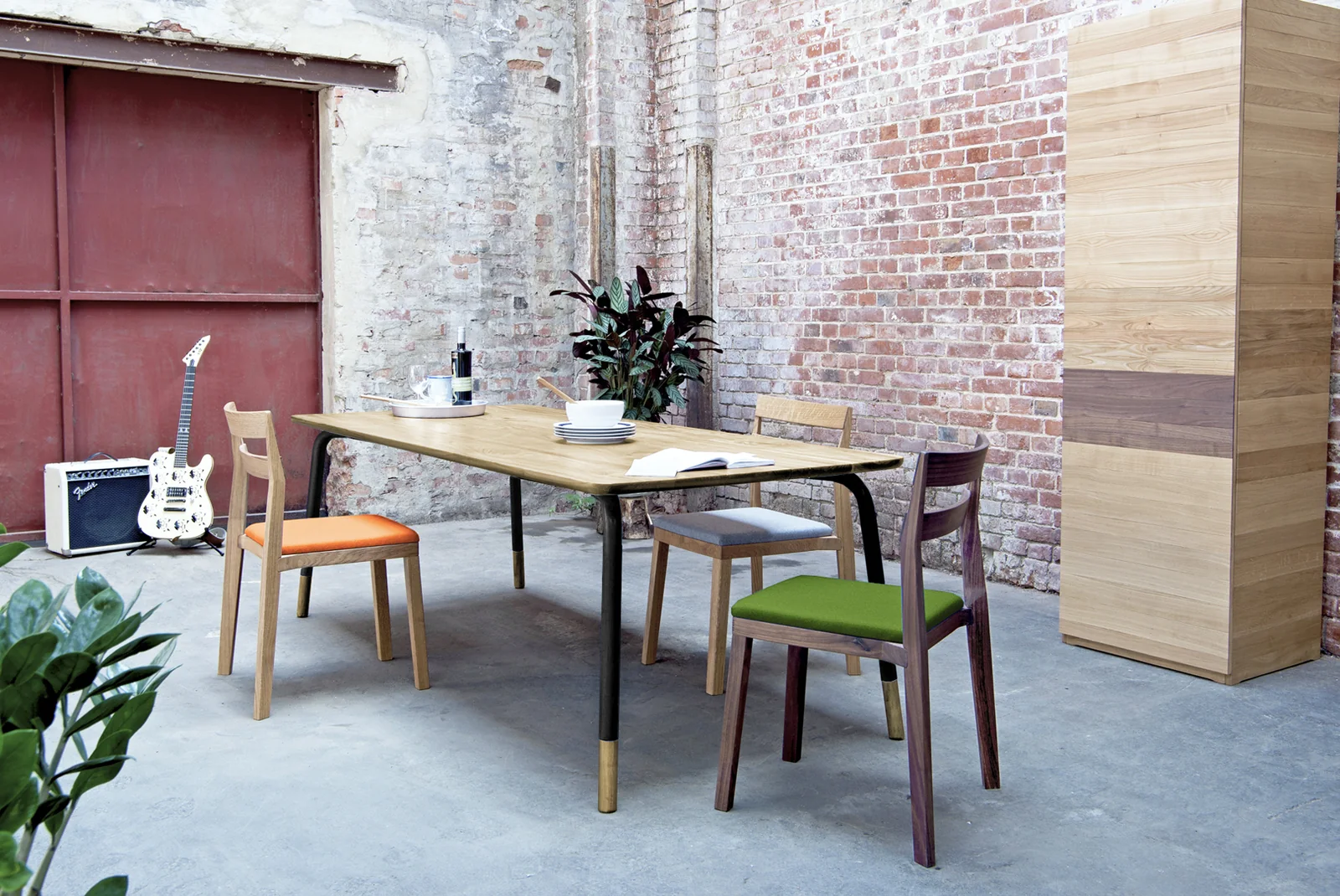 Table "JOS KAMANI", Image 2