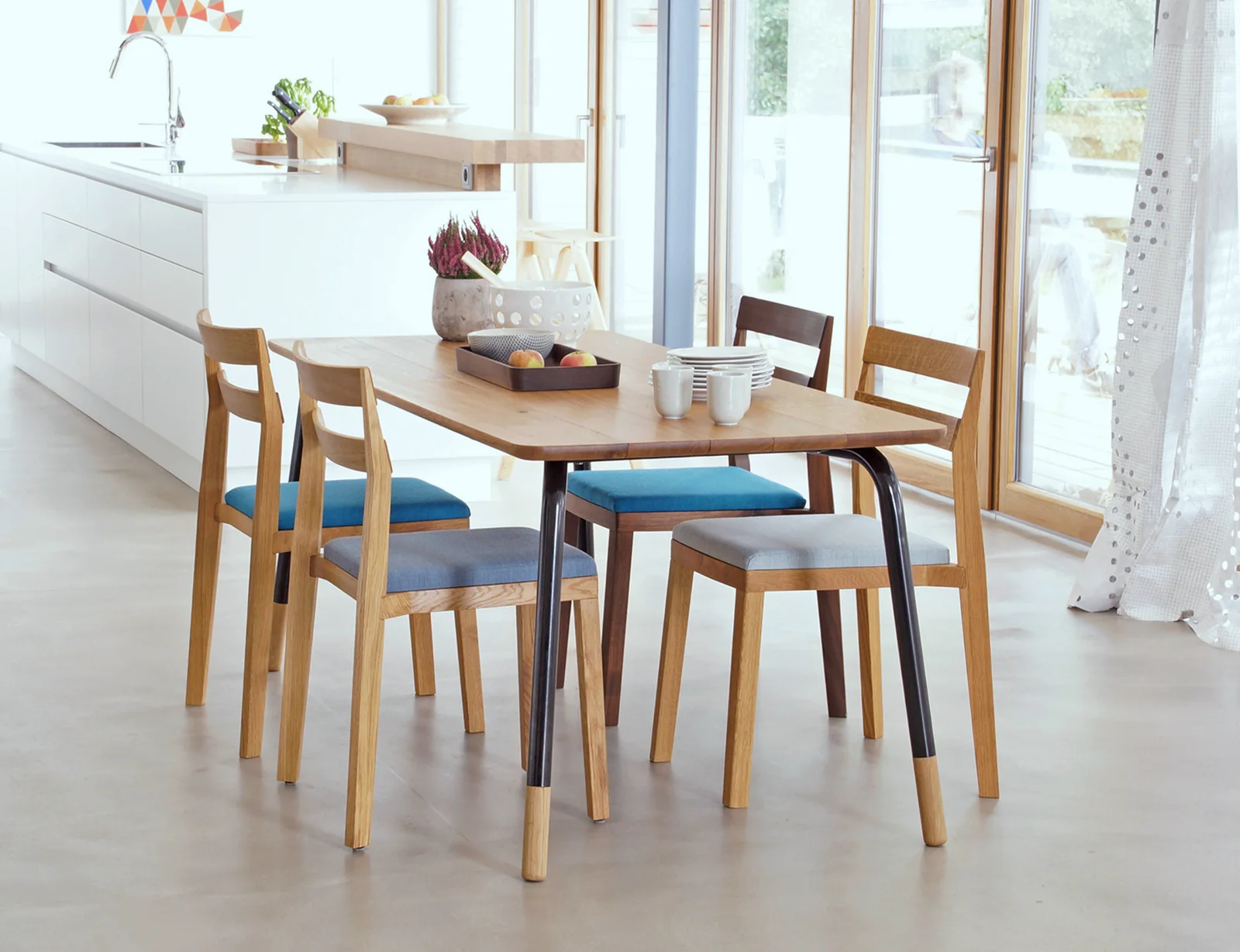 Table "JOS KAMANI", Image 1